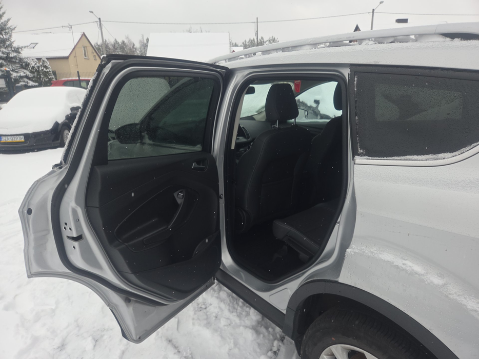 Zdjęcie wnętrza od kierowcy, tył