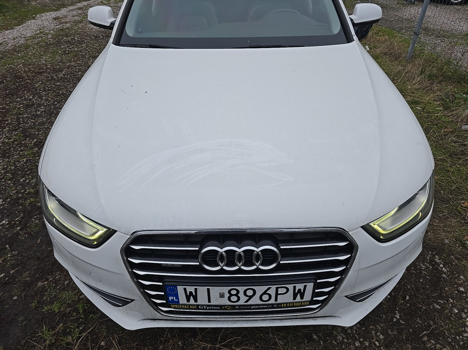 Zdjęcie pokrywy komory silnika