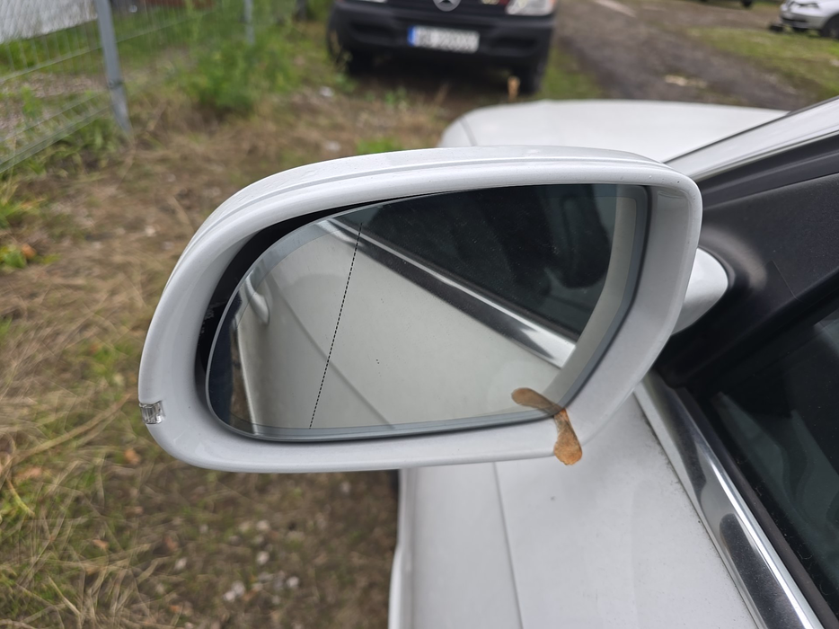 Zdjęcie zwierciadła lusterka lewego