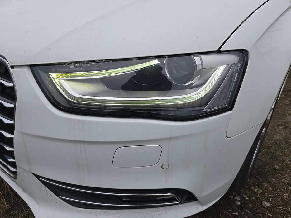 Zdjęcie oświetlenia przedniego i dolnego lewego