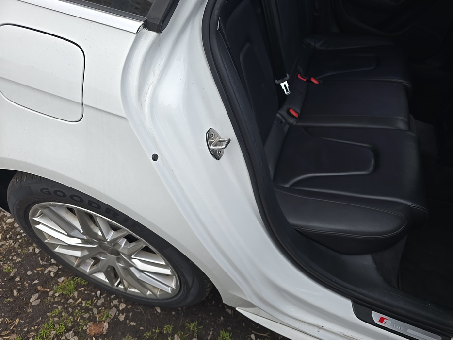 Zdjęcie słupka C prawego