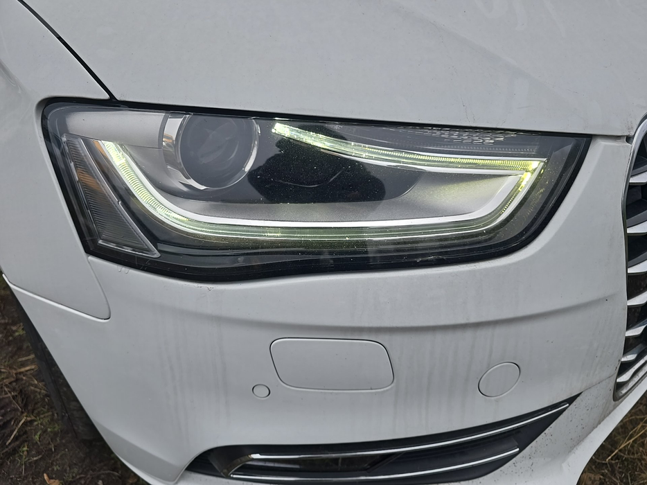 Zdjęcie oświetlenia przedniego i dolnego prawego