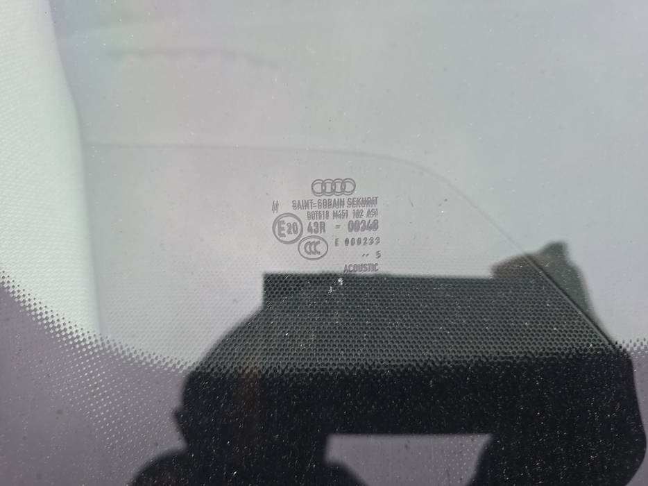 Zdjęcie szyby czołowej - zdjęcie uszkodzeń