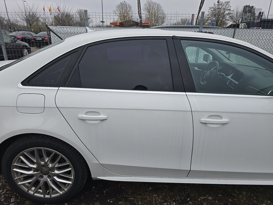 Zdjęcie drzwi tylnych prawych wraz z szybą