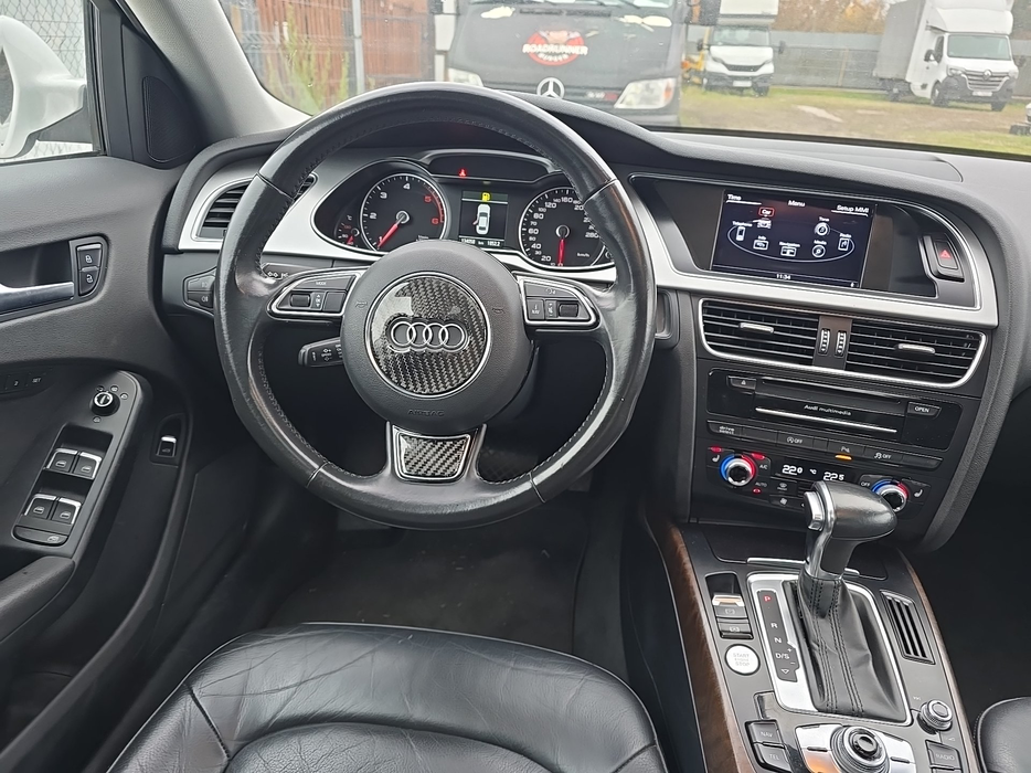 Zdjęcie kokpitu i kierownicy