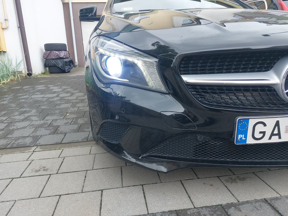 Zdjęcie oświetlenia przedniego i dolnego prawego