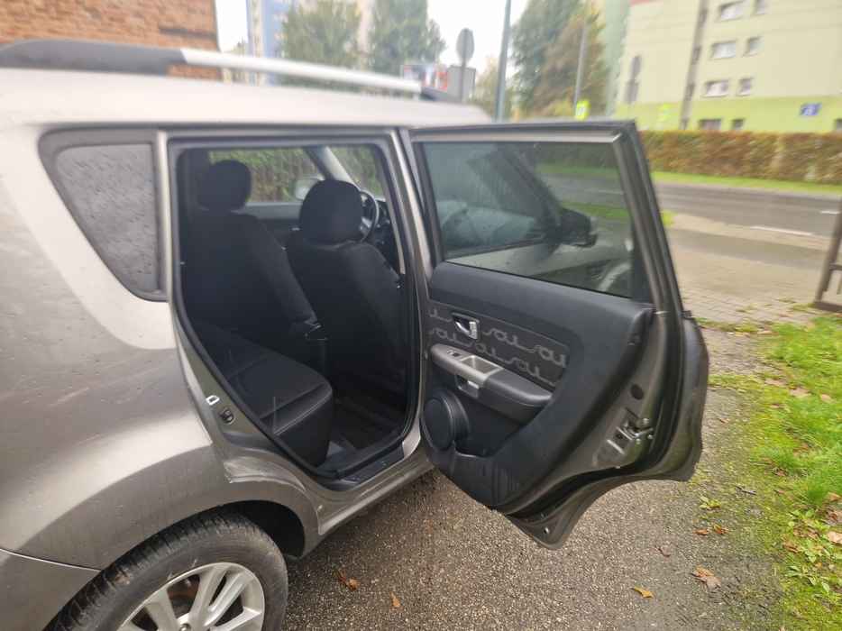 Zdjęcie wnętrza od pasażera, tył