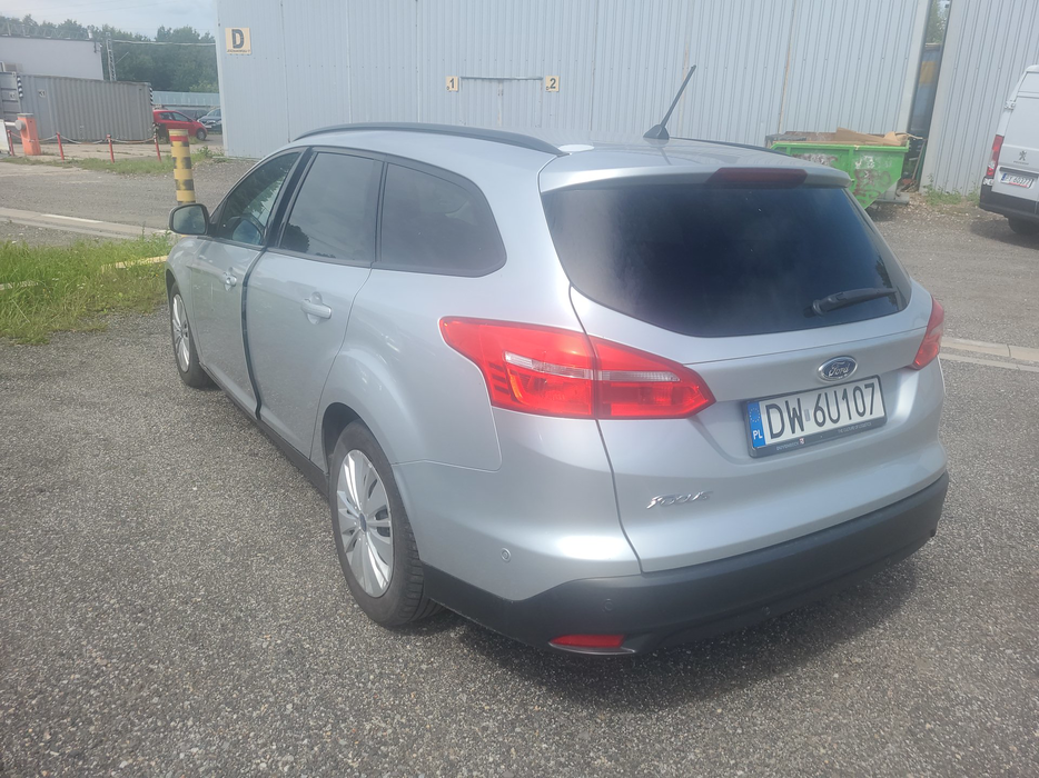 Zdjęcie po ukosie, lewy tył