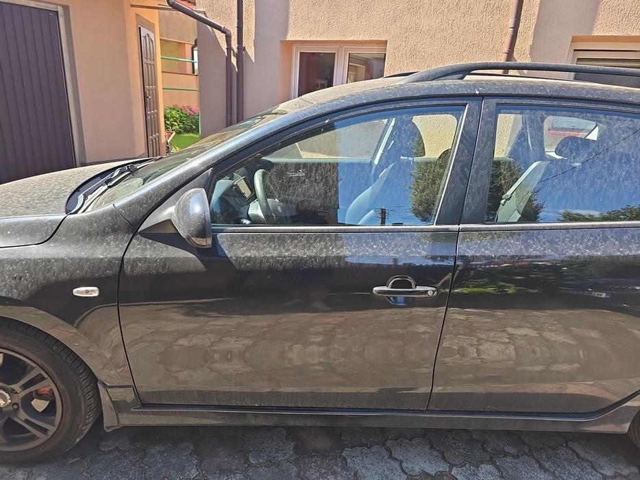 Zdjęcie drzwi przednich lewych wraz z szybą