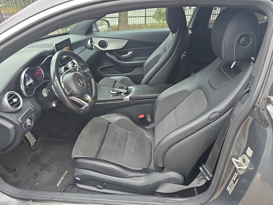 Zdjęcie wnętrza od kierowcy, przód