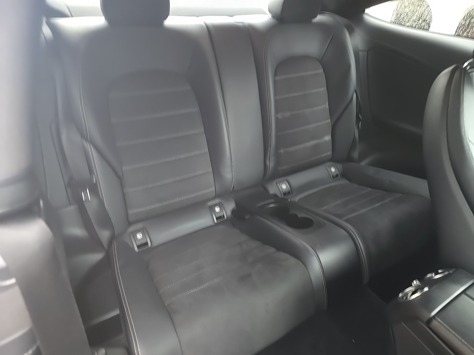 Zdjęcie kanapy tylnej z prawej strony