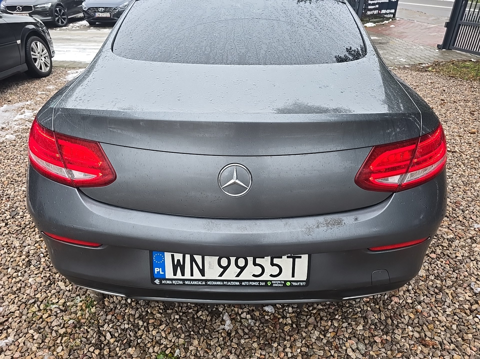 Zdjęcie pokrywy bagażnika