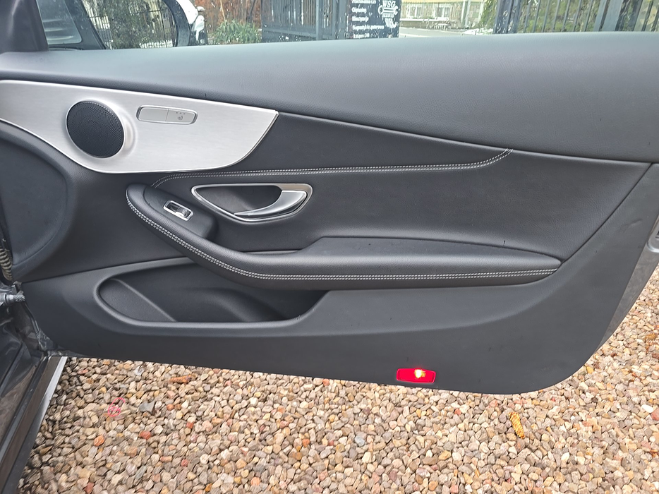 Zdjęcie tapicerki drzwi przednich prawych