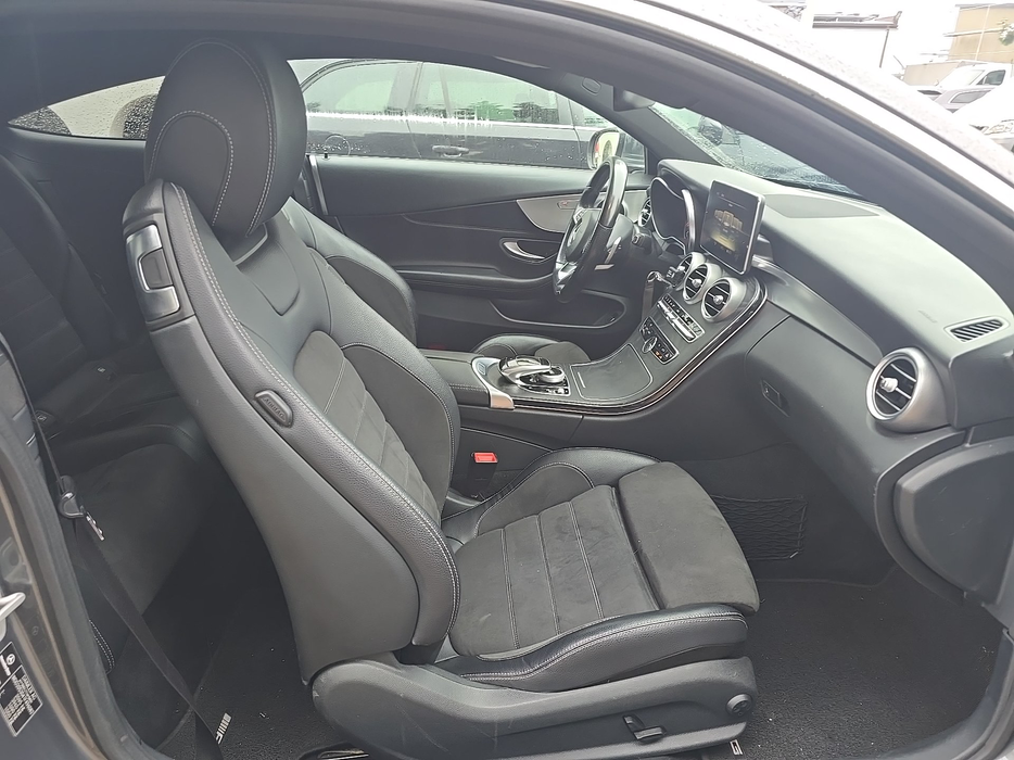 Zdjęcie wnętrza od pasażera, przód