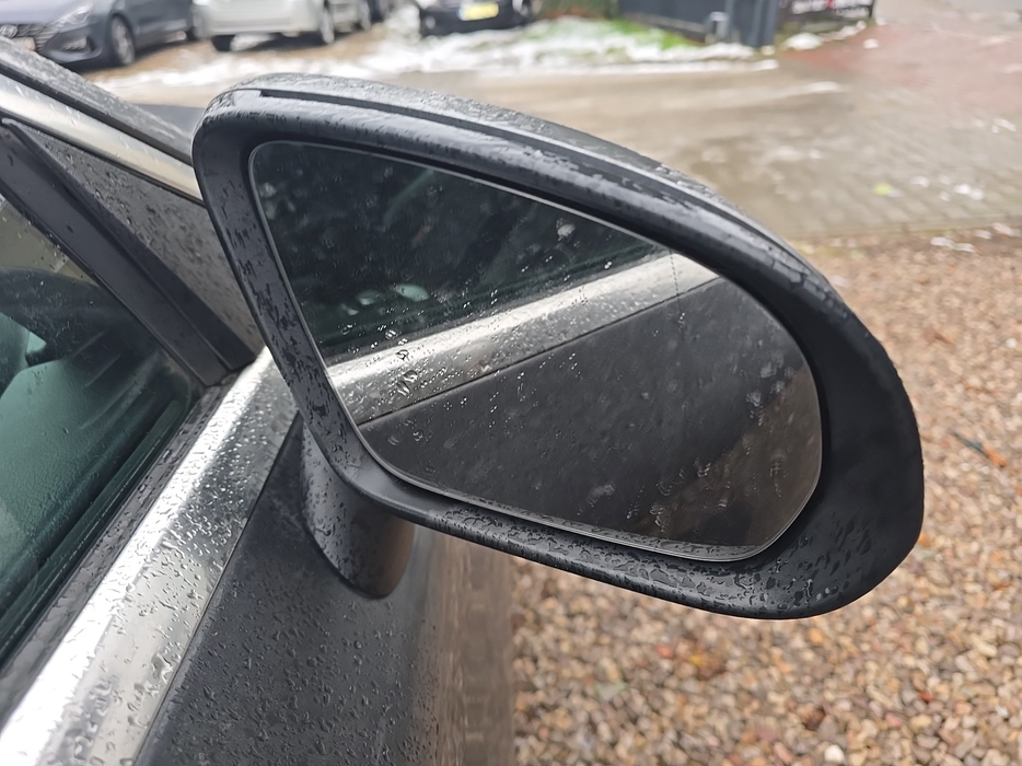 Zdjęcie zwierciadła lusterka prawego