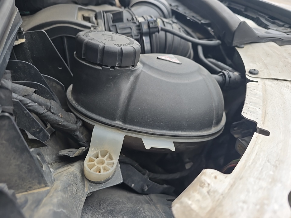 Zdjęcie zbiorniczka płynu chłodzącego