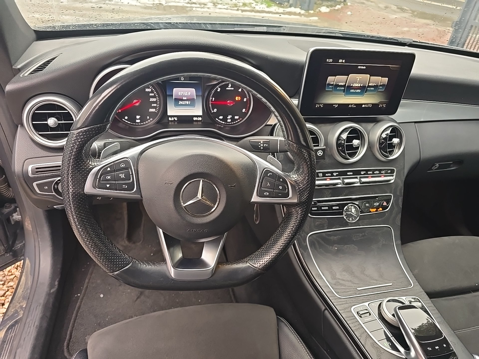 Zdjęcie kokpitu i kierownicy