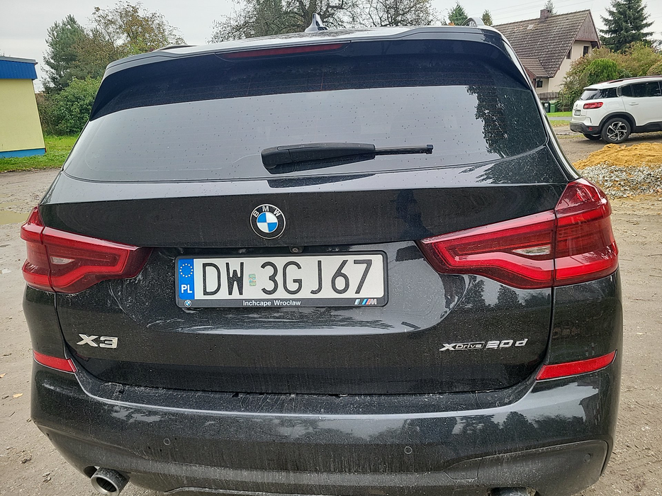 Zdjęcie pokrywy bagażnika