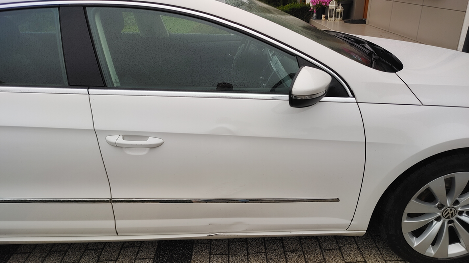 Zdjęcie drzwi przednich prawych wraz z szybą