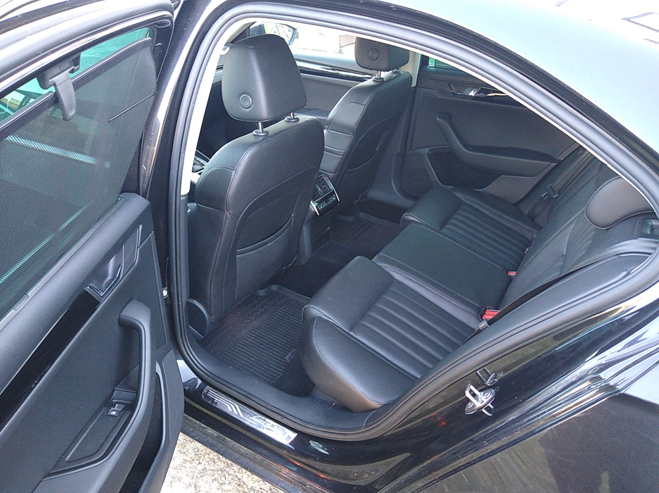 Zdjęcie wnętrza od kierowcy, tył