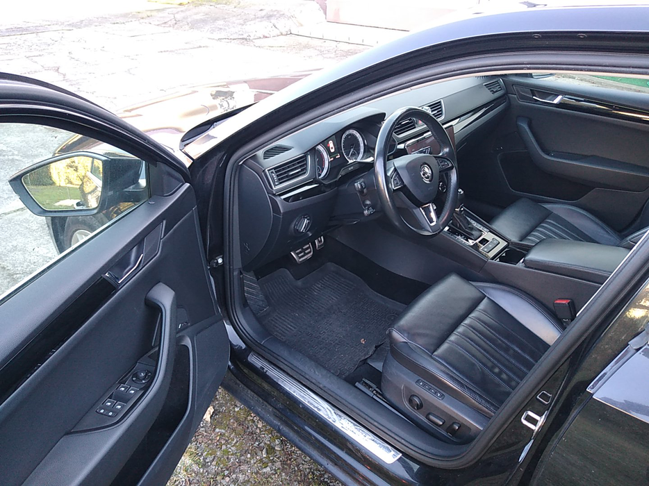 Zdjęcie wnętrza od kierowcy, przód