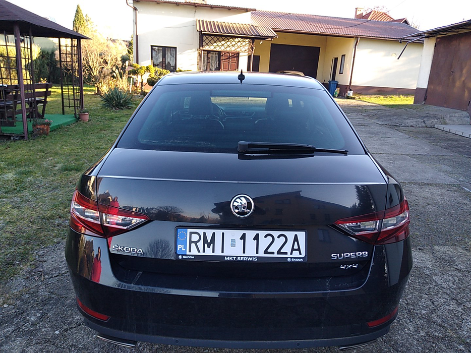 Zdjęcie pokrywy bagażnika