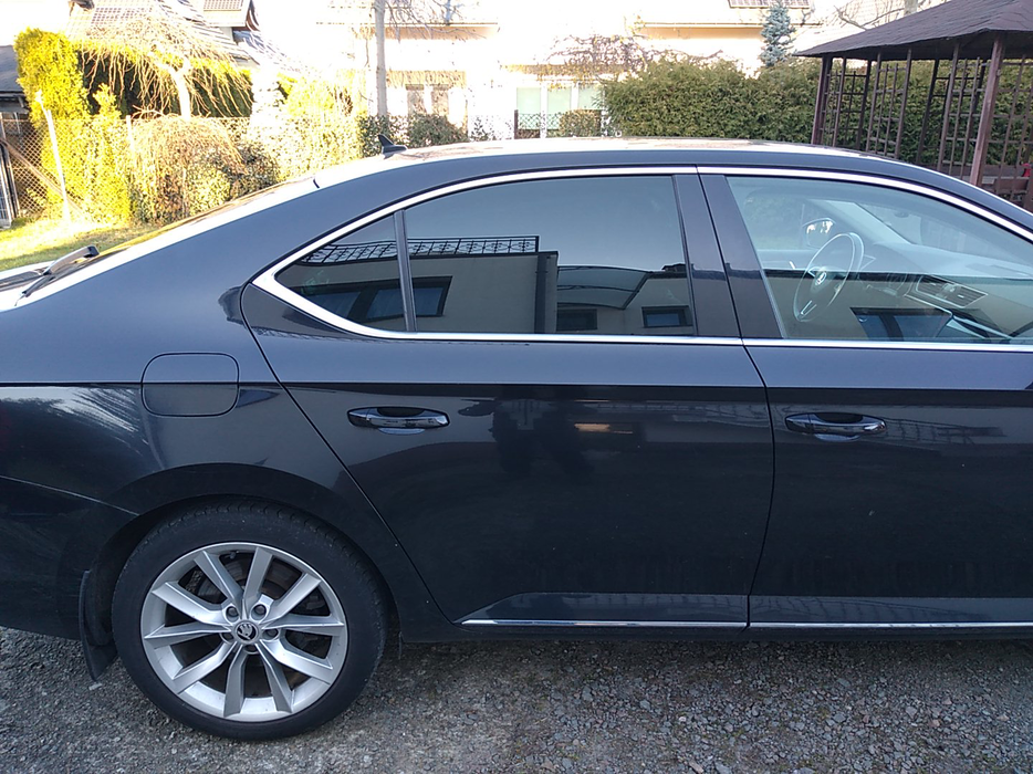 Zdjęcie drzwi tylnych prawych wraz z szybą