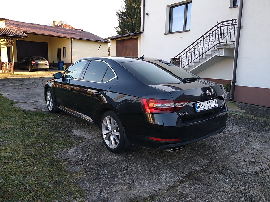 Zdjęcie po ukosie, lewy tył