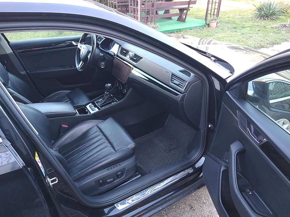 Zdjęcie wnętrza od pasażera, przód