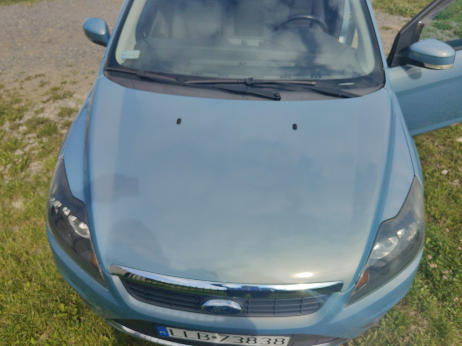 Zdjęcie pokrywy komory silnika