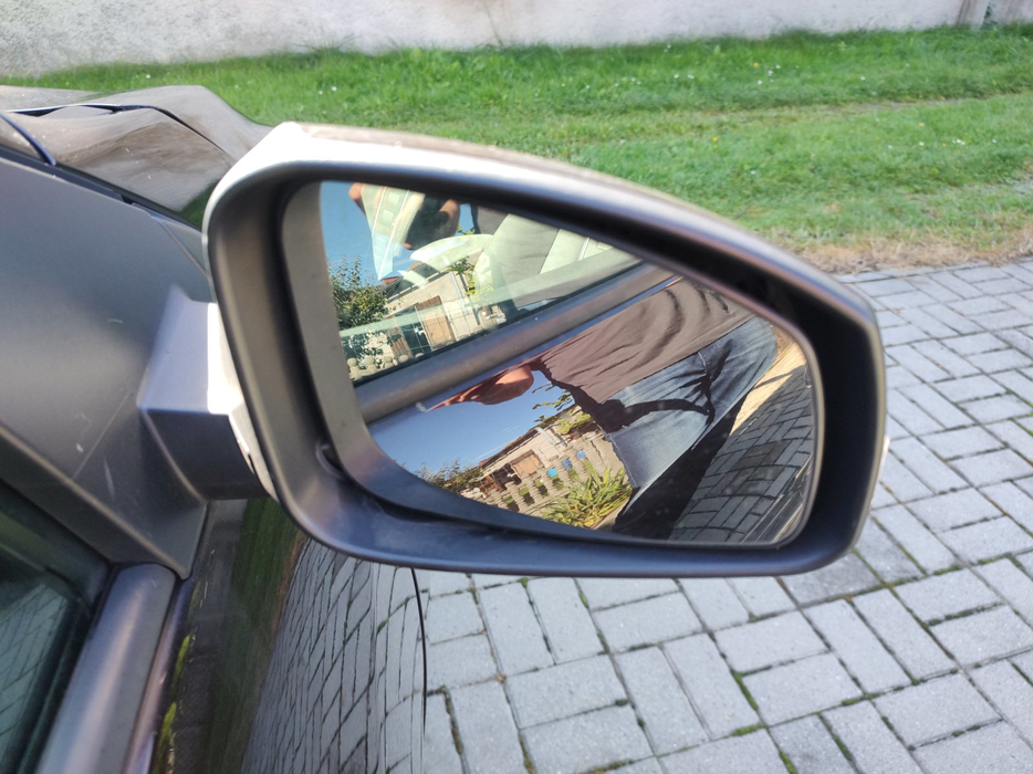 Zdjęcie zwierciadła lusterka prawego