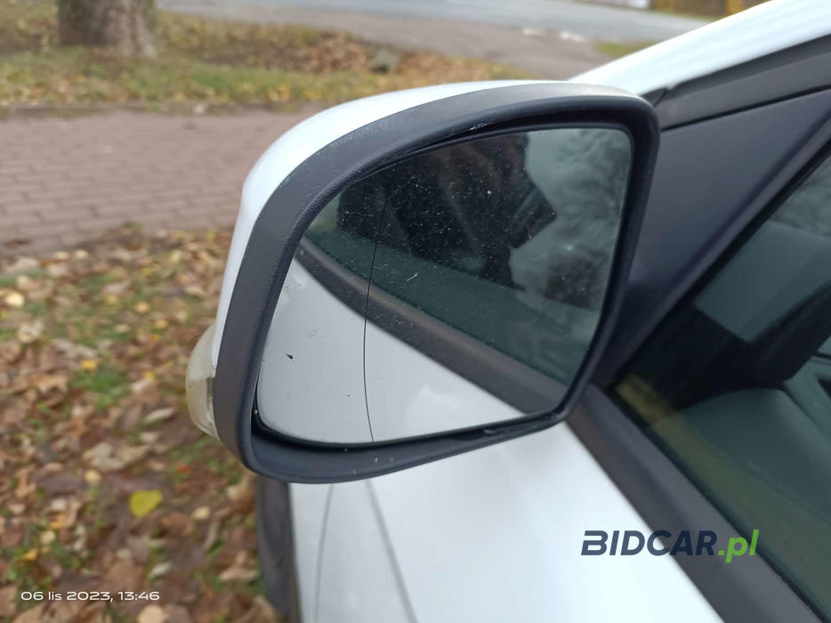 Zdjęcie zwierciadła lusterka lewego