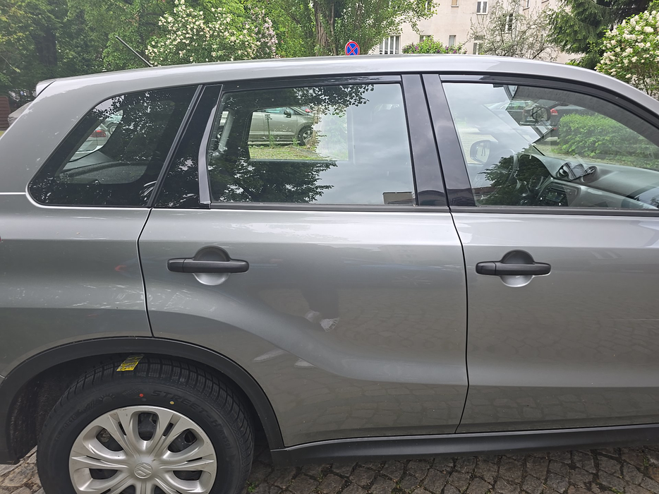 Zdjęcie drzwi tylnych prawych wraz z szybą