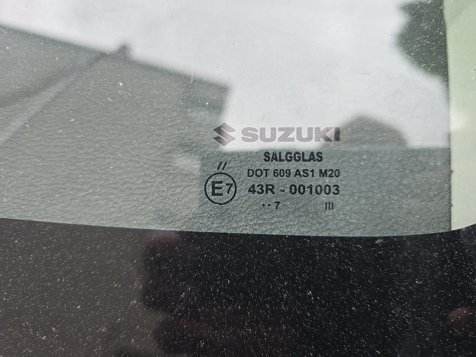 Zdjęcie szyby czołowej - zdjęcie uszkodzeń