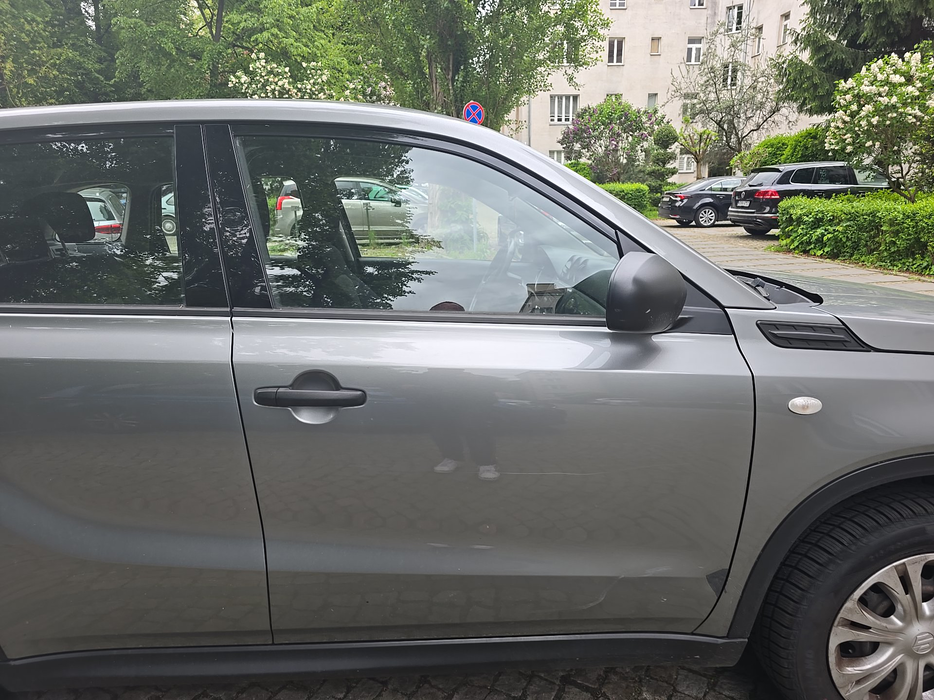 Zdjęcie drzwi przednich prawych wraz z szybą