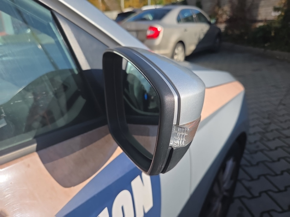 Zdjęcie zwierciadła lusterka prawego