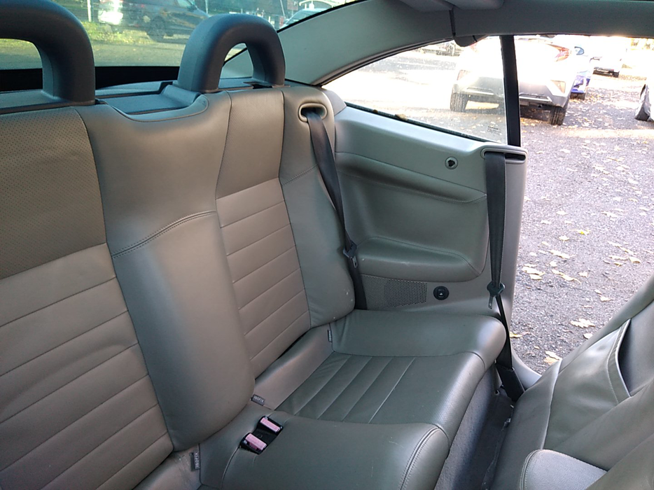 Zdjęcie kanapy tylnej z lewej strony