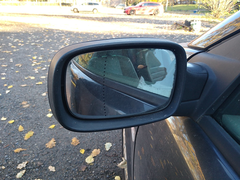 Zdjęcie zwierciadła lusterka lewego