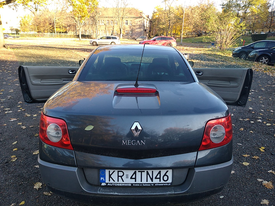 Zdjęcie pokrywy bagażnika