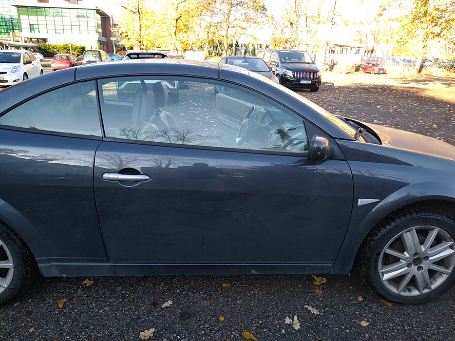 Zdjęcie drzwi przednich prawych wraz z szybą