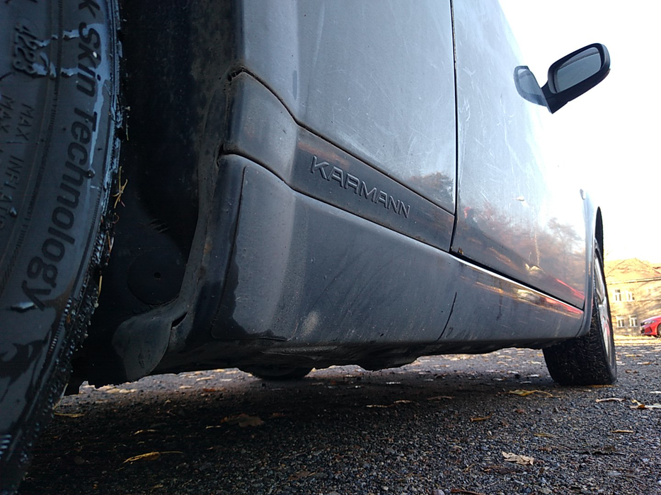 Zdjęcie progu tylnego prawego od dołu po przekątnej