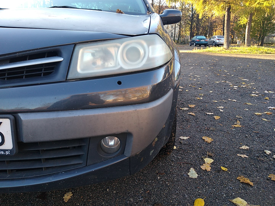 Zdjęcie oświetlenia przedniego i dolnego lewego