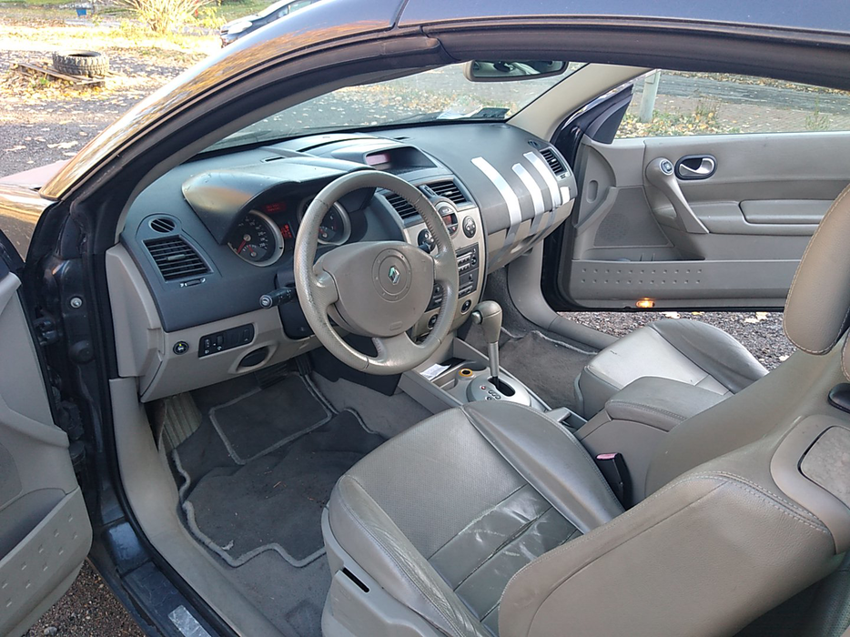 Zdjęcie wnętrza od kierowcy, przód