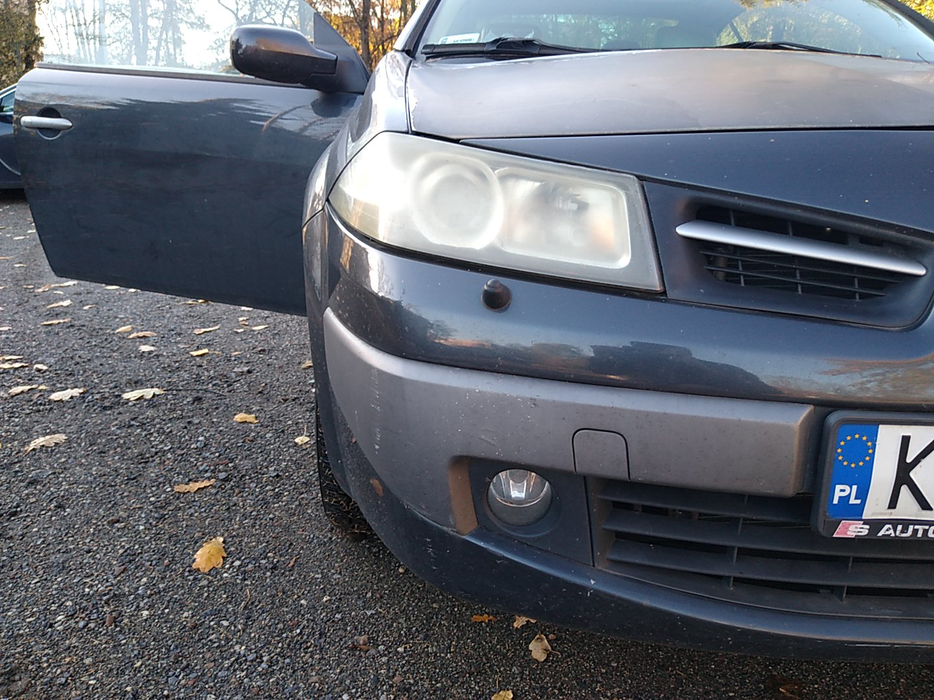 Zdjęcie oświetlenia przedniego i dolnego prawego