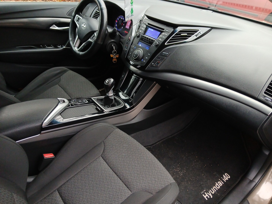 Zdjęcie wnętrza od pasażera, przód