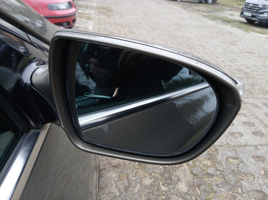Zdjęcie zwierciadła lusterka prawego