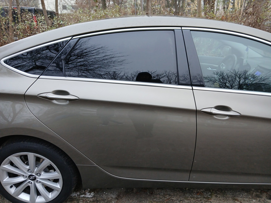 Zdjęcie drzwi tylnych prawych wraz z szybą