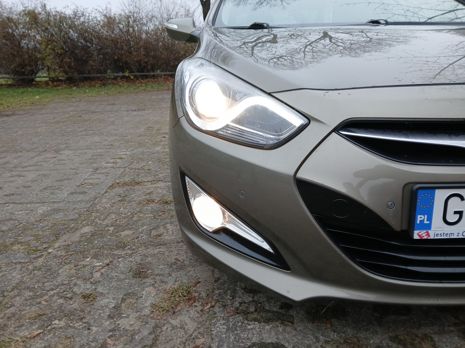 Zdjęcie oświetlenia przedniego i dolnego prawego