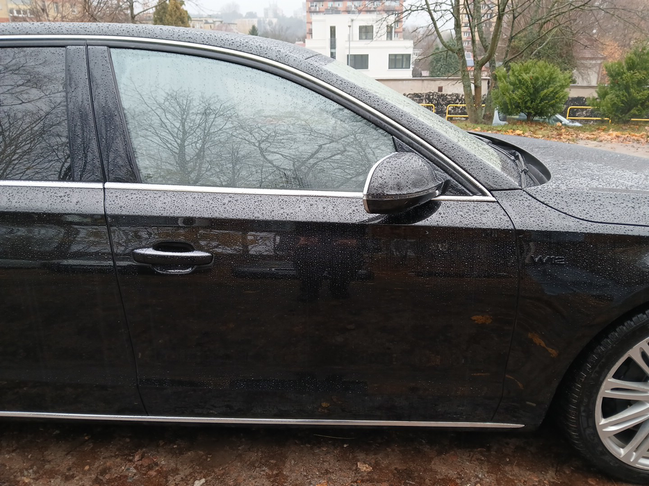 Zdjęcie drzwi przednich prawych wraz z szybą