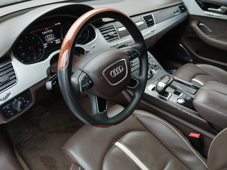 Zdjęcie kokpitu i kierownicy